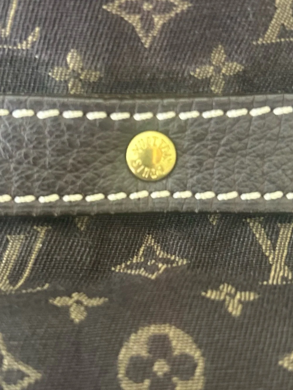 Louis Vuitton Ebene Saumur 25